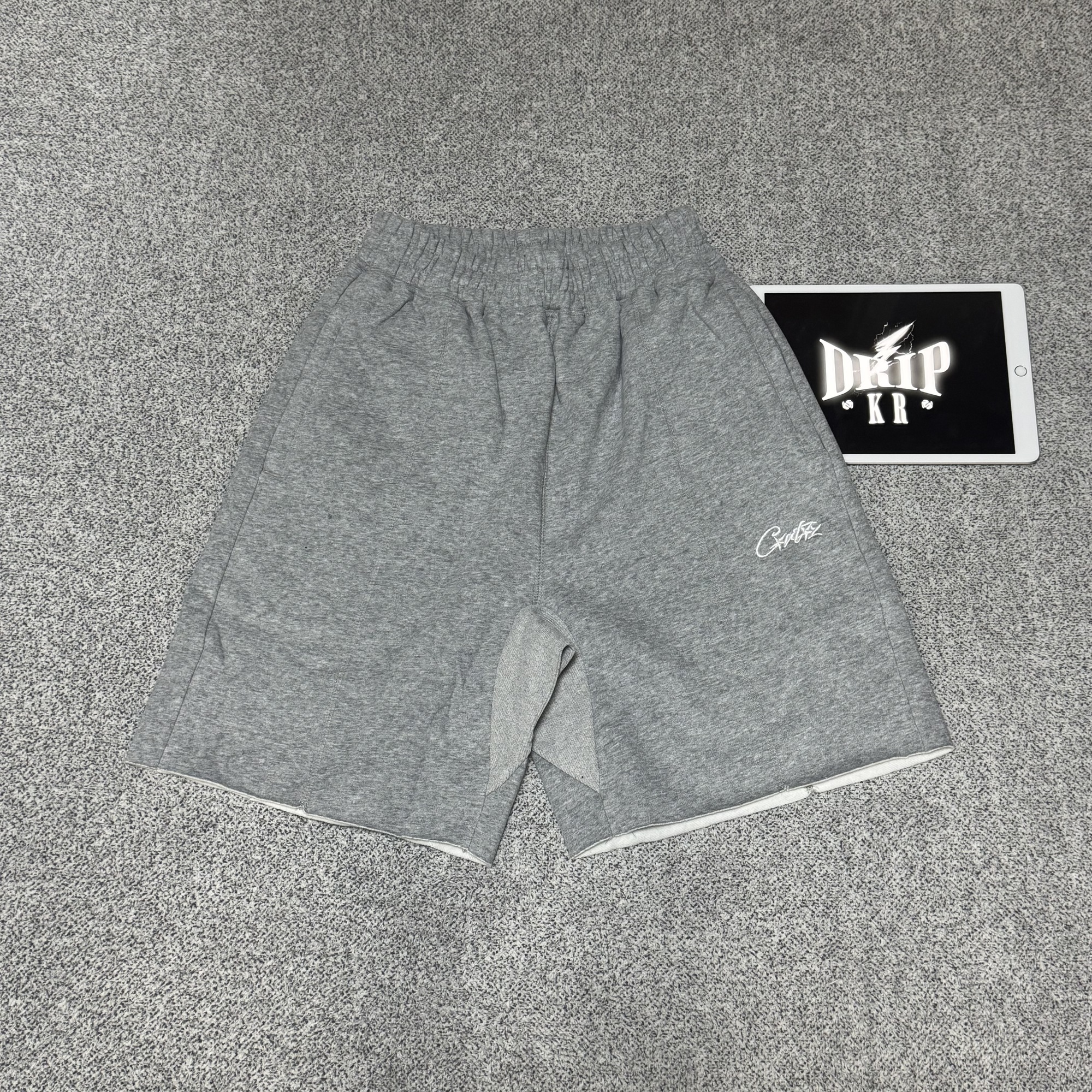 Corteiz HMP Raw Hem Shorts Heather (그레이)